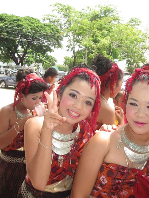 Issan Girls Ready For The Parade Kalasin Thailand Flickr
