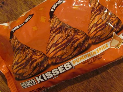 Foodette Reviews Hersheys Kisses Pumpkin Spice