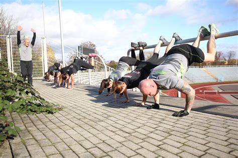 Mit sportübungen den rücken stärken. Kleingruppen Training - Kernkraft Gera
