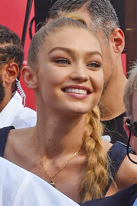Gigi hadid is reflecting on her multiethnic heritage, opening up about how she and boyfriend zayn malik are raising their baby daughter khai . Gigi Hadid cumple 22 años: sus mejores fotos - Zeleb.es