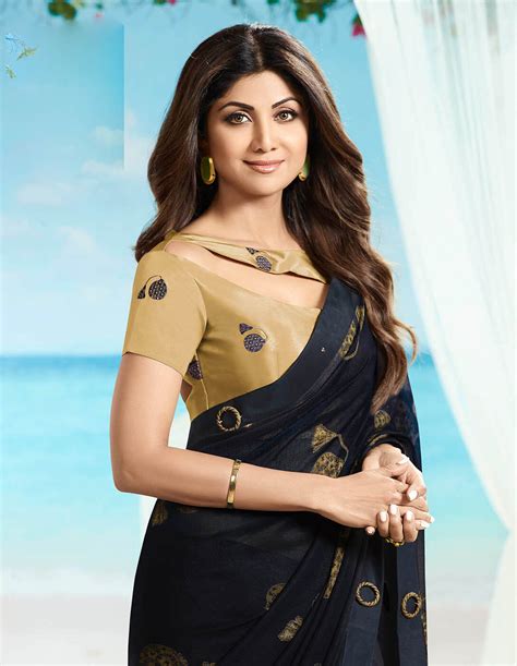 Best Embroidered Black Color Simple Saree Look With Traditional Blouse
