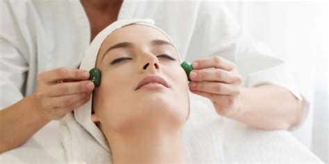 4 Benefits Of Cold Stone Face Massage Hand And Stone Massage And Facial