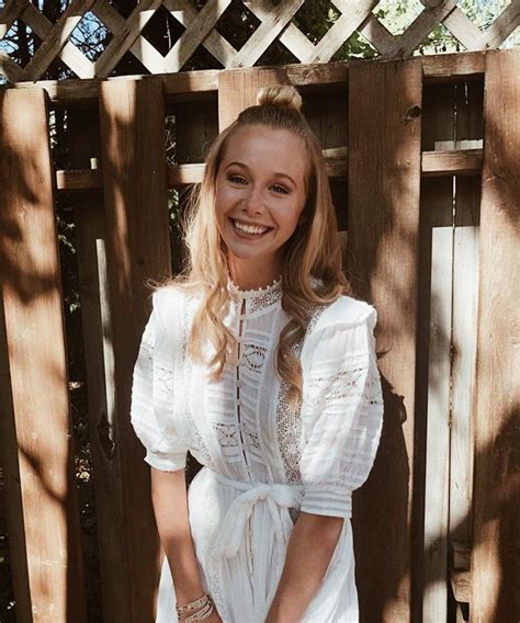 Последние твиты от amybeth (@amybethmcnulty). Pin by ~ 𝓻𝓪𝓮 on tv | Anne with an E | Fashion, Flower girl ...