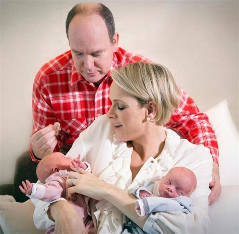 Hochzeit in monaco charlene glänzte in perlenbesticktem. Gabriella und Jacques von Monaco: Erster Auftritt für die ...
