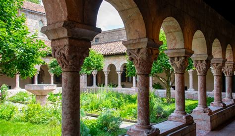 Nycs Hidden Garden Paradise The Met Cloisters Has Officially Reopened