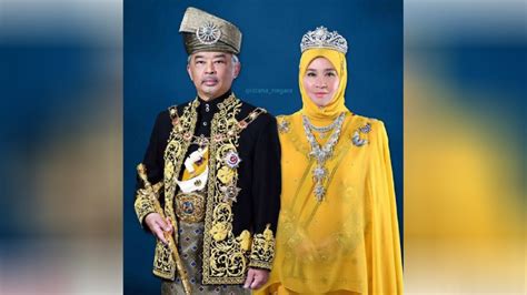 Browse 300 yang dipertuan agong stock photos and images available, or start a new search to explore more stock photos and images. Foto rasmi Agong sempena pertabalan | Harian Metro