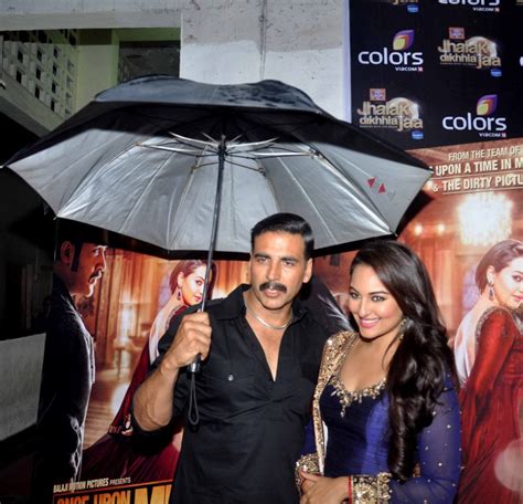 Fashion Glamour World Fok Akshay Kumar And Sonakshi Sinha In Once Upon A Time In Mumbai 2 Team