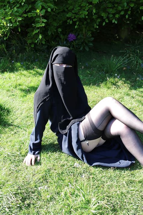 Muslim Burqa Niqab Suspenders Outdoors Flashing Pics Xhamster