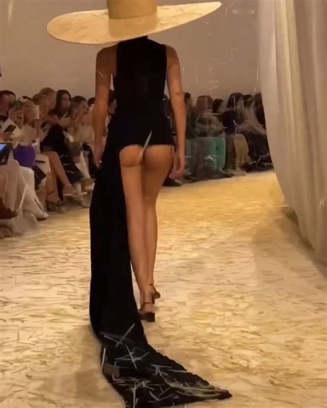 Vittoria Ceretti Flaunts Her Sexy At Jacquemus Fashion Show 11 Photos