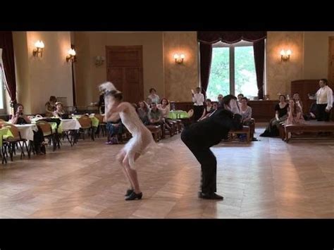 Groupe pour danser à paris, trouver des gens pour aller danser dans paris, sortir danser dans une discothèque, danser la salsa dans paris ou proposer a quelqu'un d'aller danser. Premier championnat de danse historique à Paris - YouTube