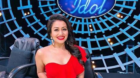 Indian Idol 11 नेहा कक्कड़ ने दिखाया बड़ा दिल दमकल कर्मी को दिए 2 लाख रुपये Indian Idol 11