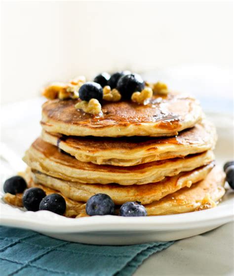 And there are so many reasons to be obsessed with these. Greek Yogurt Pancakes | Love & Zest