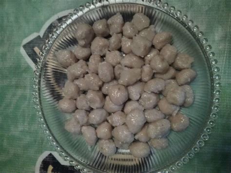 Untuk menarik minat pembeli, banyak pedagang bakso menciptakan kreasi baru seperti menambahkan. Bahan Resep dan Cara Mudah Membuat Pentol Bakso Ayam pakai ...