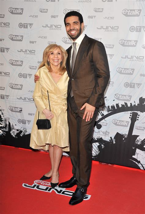 Drake Bringing His Mom As His Red Carpet Date Adorable Started From