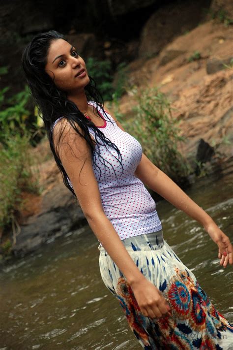 Celebrities Images Online Tamil Actress Sanam New Wet Spicy Stills In Movie Maayai