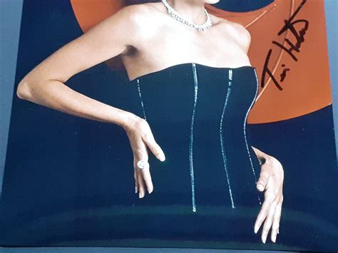 James Bond 007 Tomorrow Never Dies Teri Hatcher Paris Carver Autograph Photo With Coa