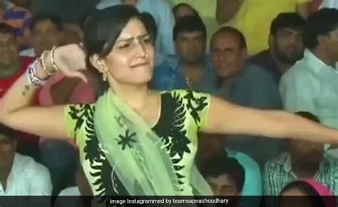 Sapna Choudhary Dance Video Bhojpuri Punjabi Haryanvi सपना चौधरी ने स्टेज पर किया ब्रेक डांस