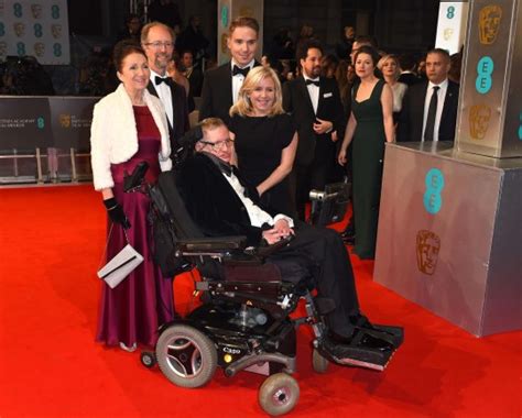 Baftas 2015 Eddie Redmayne Dedicates Award Win To Stephen Hawking Metro News