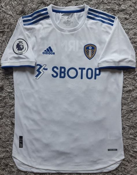On 24 january 2018, leeds united introduced a new badge, depicting the leeds salute. New Season Leeds United Home football shirt 2020 - 2021 ...