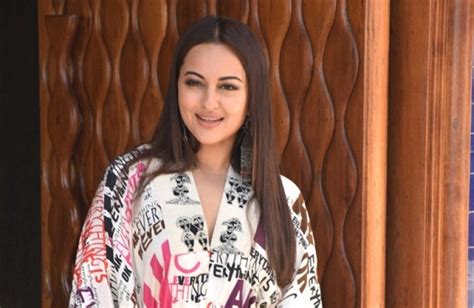 Siliconeer Sonakshis New Film Gets Khandaani Shafakhana Title Siliconeer