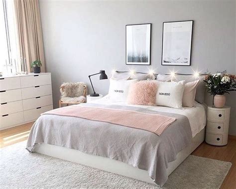 We asked cool teen girls about the best bedroom decor including bedding, lighting, seating, and wall art, like fairy lights, fuzzy beanbag chairs, turkish rugs, cozy but decorating a small space can be a challenge, especially if you're trying to transition from the bubblegum pink bedroom of your childhood. 40+ Inexpensive Teen Girls Bedroom Ideas With Simple ...