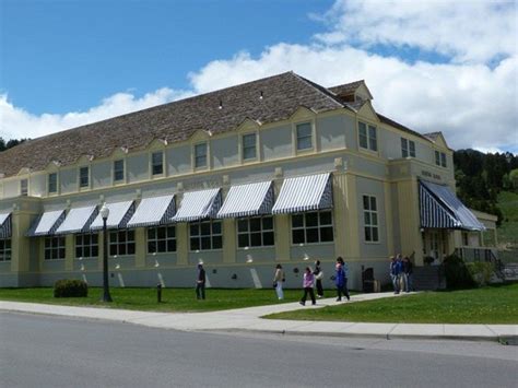 Mammoth hot springs hotel and cabins. Mammoth Hot Springs Dining Room, Yellowstone National Park ...