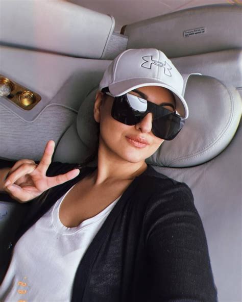 Sonakshi Sinhas Selfie Dump In Denims Is Dope See Pics