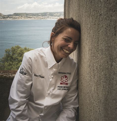 E che campo, quello fertile della cucina anche per questo marianna vitale è una delle nostre 10 donne active, dieci donne speciali, ma anche tanto. Marianna Vitale nommée "Chef Femme de l'Année Italie 2020 ...