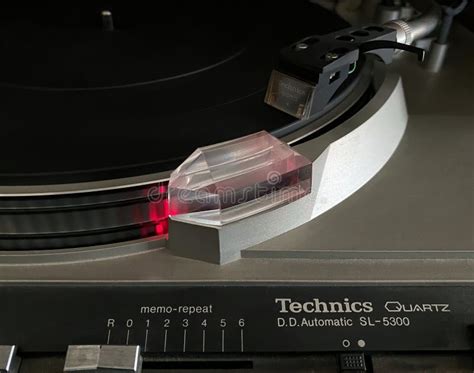 Technics Quartz Turntable Record Player With Original Stylus Editorial