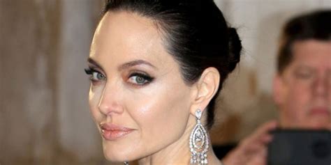 Angelina Jolie Backs Irans Brave Defiant Women Protesting 22 Year Old Mahsa Aminis Death