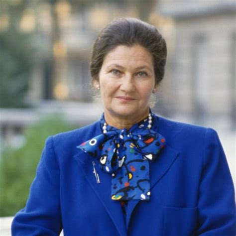 Née en 1927, simone veil est déportée à auschwitz en 1944 à l'âge de 16 ans. Simone Veil : Arpège de Lanvin, son parfum des camps de ...