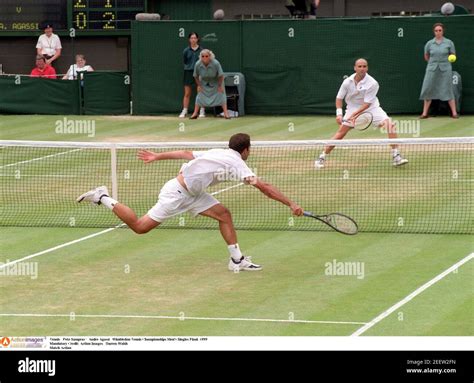 Tennis Wimbledon Mens Final Andre Agassi V Pete Sampras Hi Res Stock