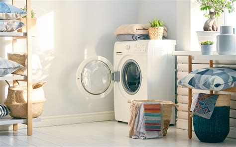Néanmoins, si vous optez tout de même pour cette solution, il est important de bien nettoyer votre machine à laver après la teinture pour éviter que le linge de votre lessive suivante ne se teigne aussi. Comment nettoyer son lave-linge efficacement