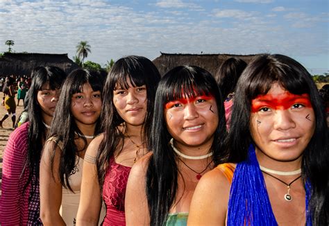 Ritual Do Kuarup No Parque Do Xingu Reúne Povos Indígenas Em Homenagem