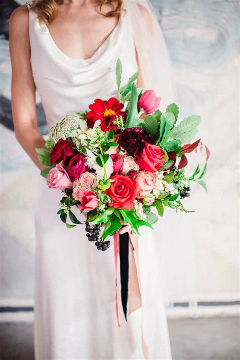 Romantic Wedding Bouquet Bride Holds Decoration 本物