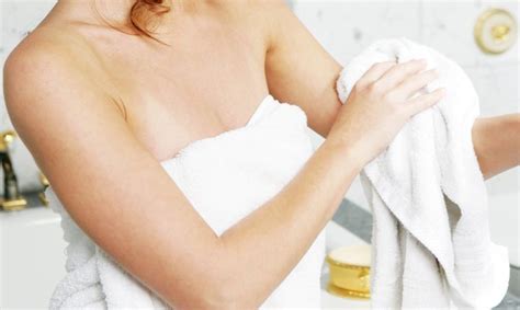 5 Shower Mistakes That Are Drying Out Your Skin Huffpost