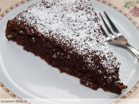 Nun das mehl mit dem backpulver vermengen und abwechselnd mit dem eischnee unter den teig heben. Kuchen: Schokoladen-Mandel Kuchen