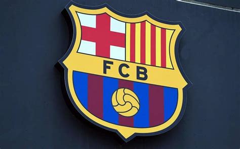 Polo de manga corta con escudo en relieve del fc barcelona. Barcelona modifica su escudo y así será ahora: cinco ...
