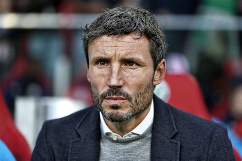 Van bommel, markmark peter gertruda andreas van bommel. Mark van Bommel ziet een PSV dat er tot het einde alles ...
