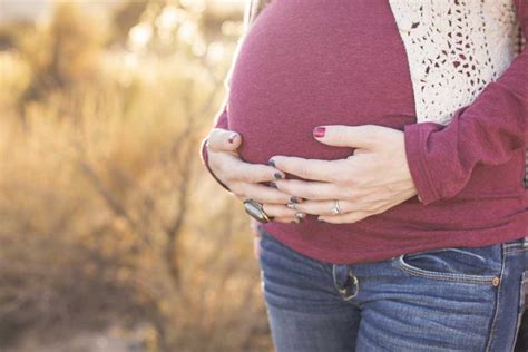 Ab wann treten die erste schwangerschaftsanzeichen wie übelkeit und müdigkeit auf? Umstandsmode: Styling-Tipps für die Schwangerschaft ...