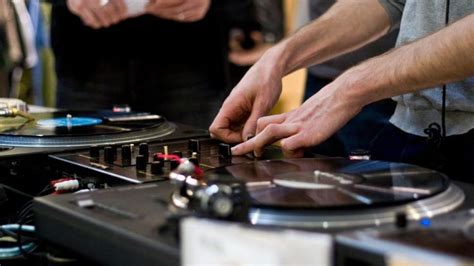 8 Best Dj Turntables For Beginners Audio Mentor Guides