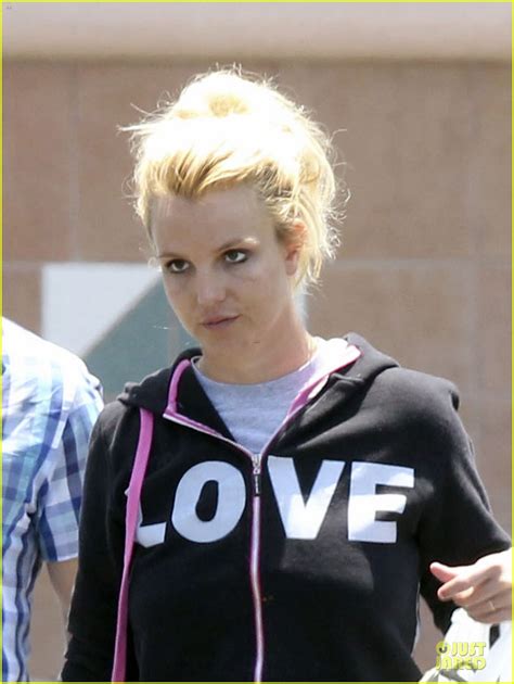 Britney Spears Tweets Oh La La Behind The Scenes Pic Photo Britney Spears Photos