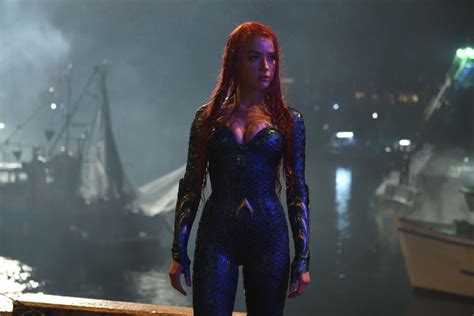 Amber Heard Wears New Mera Costume In 2 Aquaman Photos E News