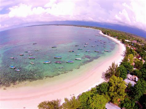 Pantai Tanjung Kelayang Suguhan Bingkai Alam Belitung Nan Memukau