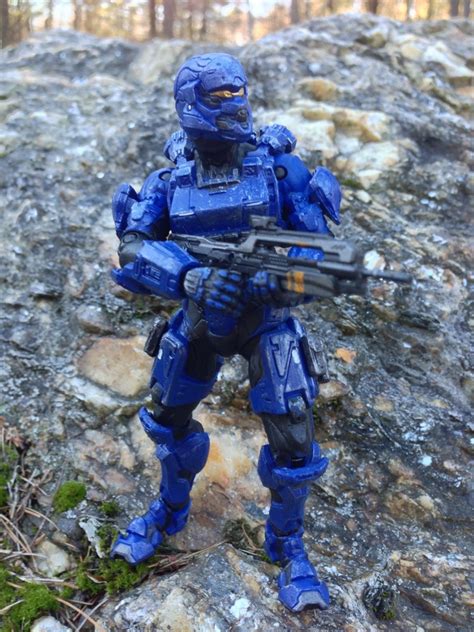 Halo 4 Spartan Soldier Blue Series 1 Figure Review Halo Toy News