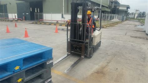 Untuk informasi lebih lanjut bisa hubungi di seluler : Pelaksanaan Pelatihan K3 Operator Forklift. Medan, Juni 2019 | Pelatihan K3 Jakarta, Listrik ...