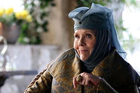 Diana rigg in a promotional photo for the avengers. Victoria Saison 2 : Après Game of Thrones, Diana Rigg ...