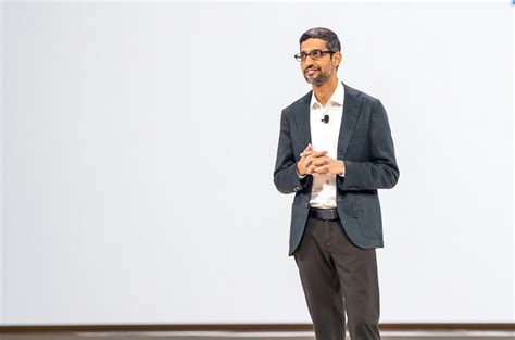 Googles ehemaliger produktchef, sundar pichai, ist ceo der tochtergesellschaft. New Alphabet CEO Sundar Pichai Gets A Hefty Raise