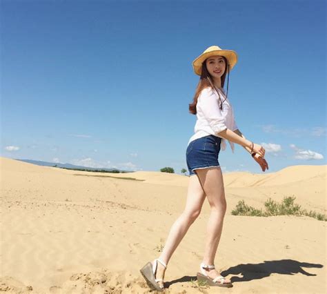 양정원 몽골여행 인증샷 공개…핫팬츠 입고 명품 각선미 과시