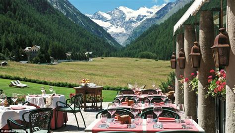 A Room With A View Bubbling Hot Tubs Outdoor Saunas And Cosy Log